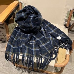 Burberry Women's fashionable knitted scarf to keep warm